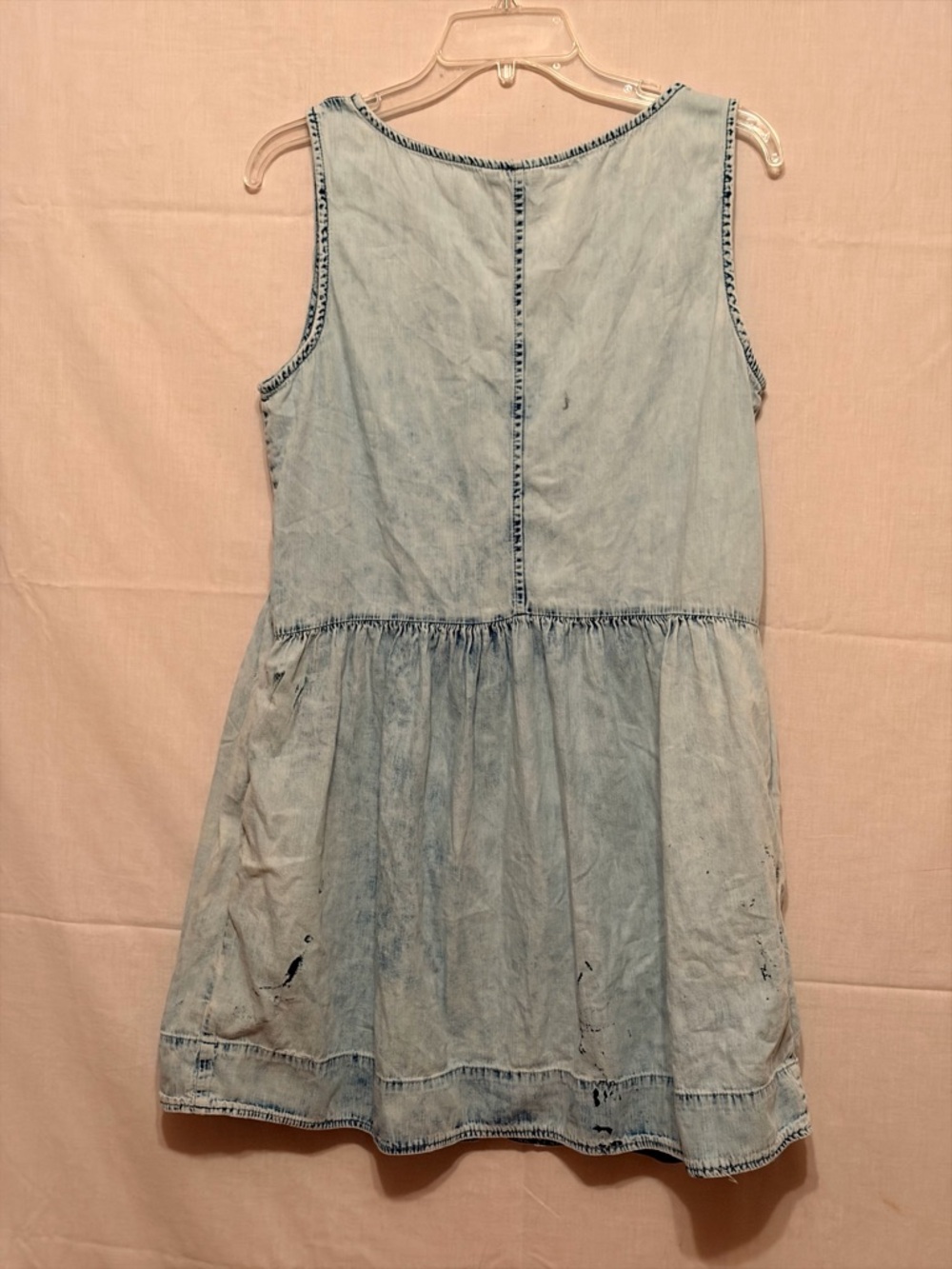 Gap denim dress features a v-neckline, sleeveless straps, button-up front. - Picture 3 of 9